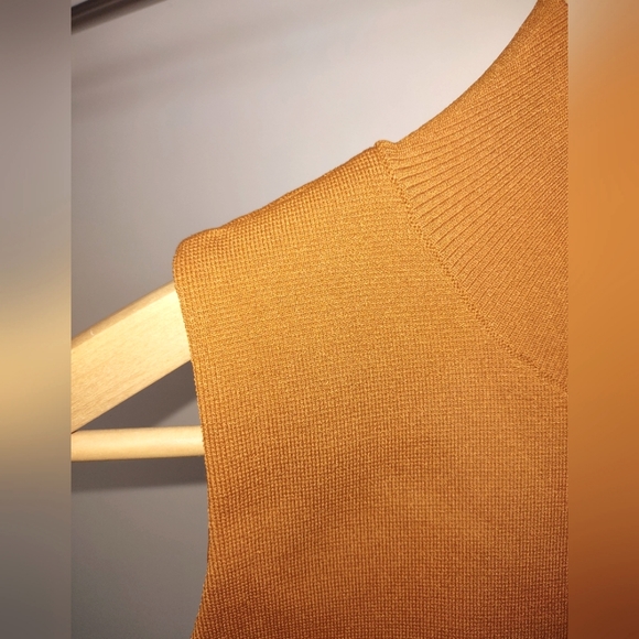 House Of Harlow 1960 Mock Neck Sleeveless Knit Top - Picture 3 of 7